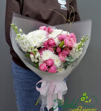 Bouquet of matthiolas, peony-shaped roses, and chrysanthemums “White-Pink Mood” photo 394x433