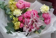 Bouquet of peony-type roses, matthiolas, carnations and orchids — photo 2