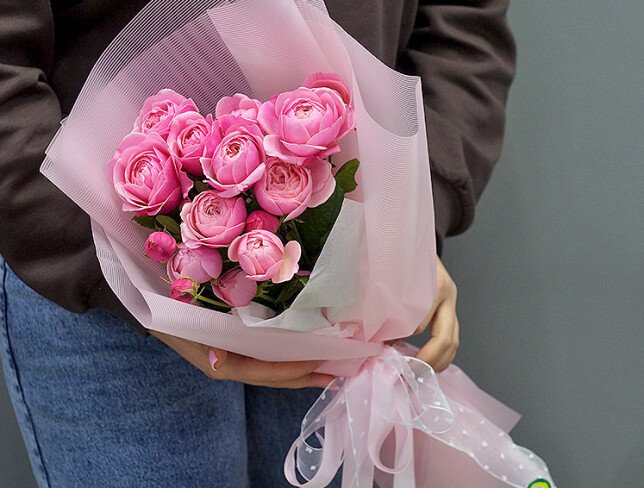 Buchet compliment din trandafiri de tip bujor Silva Pink foto