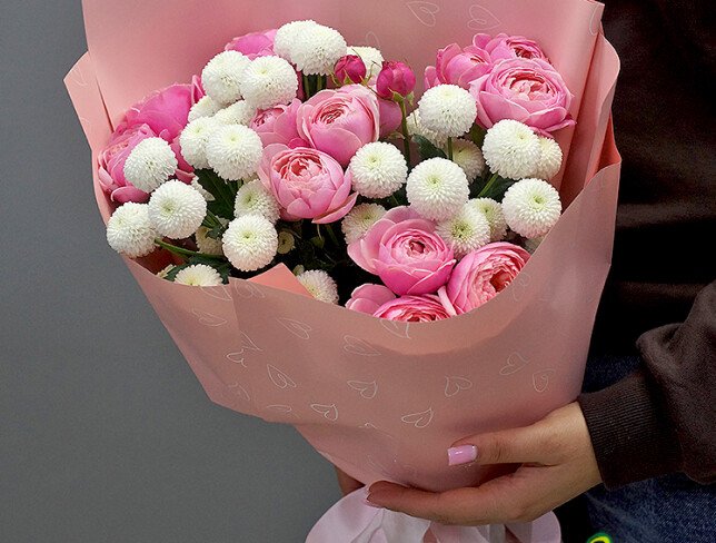 Bouquet with peony-type roses Silva Pink and white chrysanthemums photo