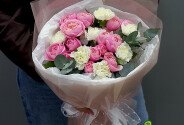 Buchet din trandafiri Silva Pink si dianthuse albe — foto 2