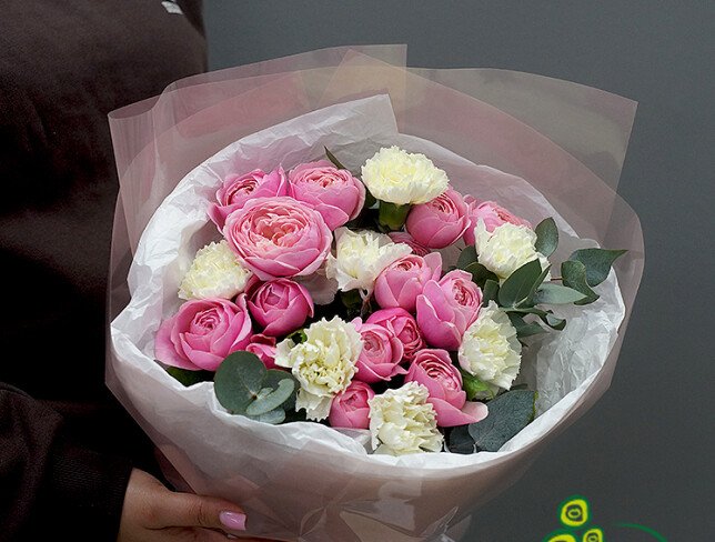 Buchet din trandafiri Silva Pink si dianthuse albe foto