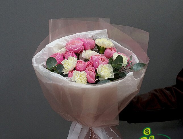 Buchet din trandafiri Silva Pink si dianthuse albe foto