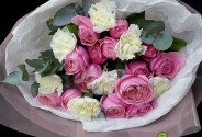 Buchet din trandafiri Silva Pink si dianthuse albe — foto 4