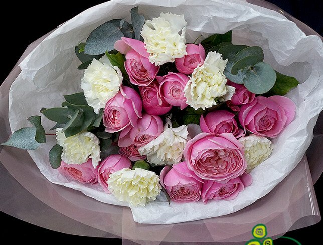 Buchet din trandafiri Silva Pink si dianthuse albe foto