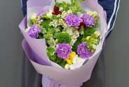 Bouquet of carnations, freesias and chamomile “Field Accent” — photo 1