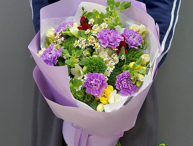 Bouquet of carnations, freesias and chamomile “Field Accent” photo