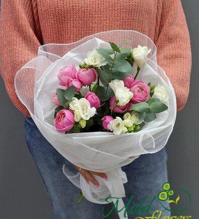 Bouquet of freesias and pink spray roses “Silvia Pink” photo 394x433