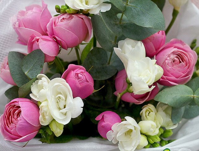 Bouquet of freesias and pink spray roses “Silvia Pink” photo
