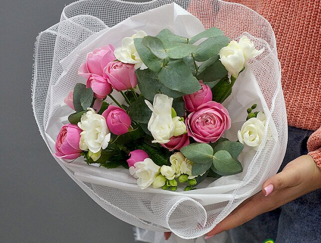 Bouquet of freesias and pink spray roses “Silvia Pink” photo