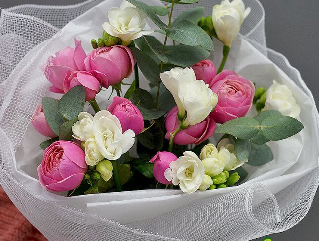 Bouquet of freesias and pink spray roses “Silvia Pink” photo
