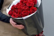 Buchet din 17 trandafiri rosii 70 cm — foto 1