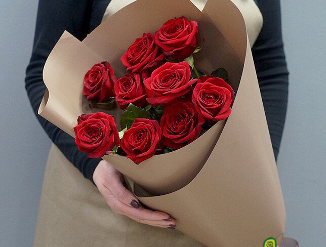 Bouquet of 9 red roses 70 cm