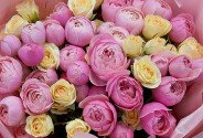 Bouquet of cream spray roses Sofia and peony-style roses Silva Pink — photo 2