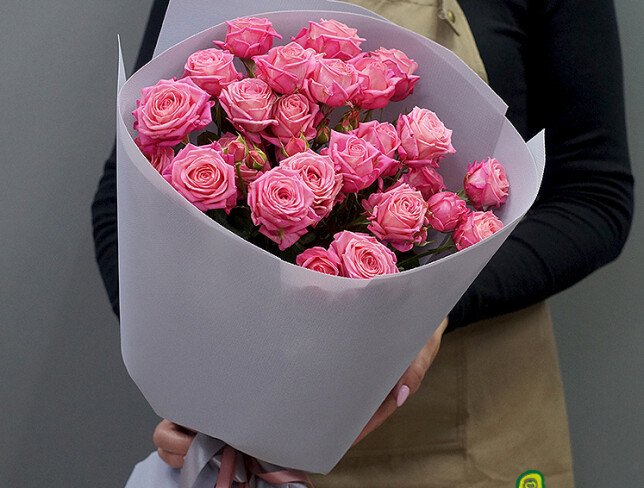 Букет из 7 розовых кустовых роз "Sweet Bubbles" Фото