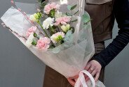 Bouquet of dianthus, freesia and willow branches — photo 3