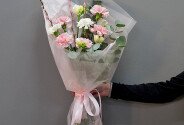 Bouquet of dianthus, freesia and willow branches — photo 5