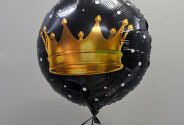 Black foil balloon with helium with crown — photo 3