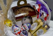 Cos de Paste cu pasca „Exclusive” si dulciuri — foto 3