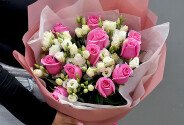 Bouquet of pink roses and white eustoma — photo 4