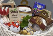 Easter basket with wine Cricova Pastoral, sweets, and panettone — photo 2