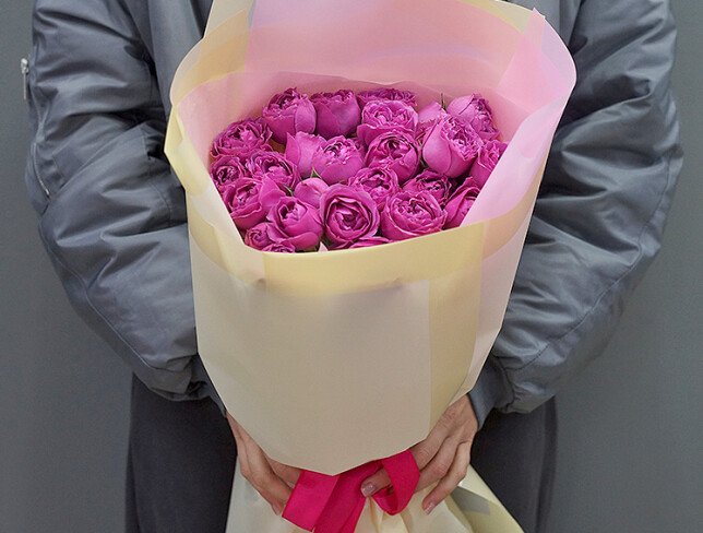 Buchet din 11 trandafiri roz de tip bujor spray „Misty Bubbles” foto
