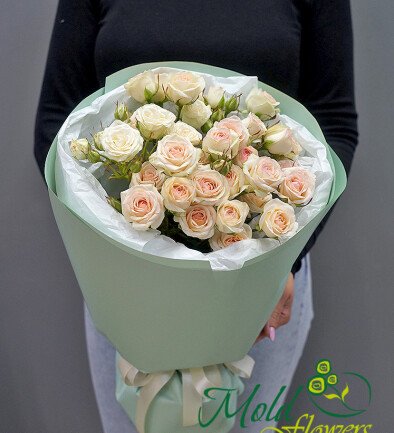 Bouquet of 7 spray roses “Sofia” 60 cm