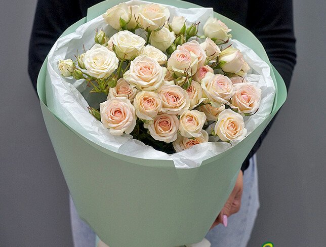 Bouquet of 7 spray roses “Sofia” 60 cm