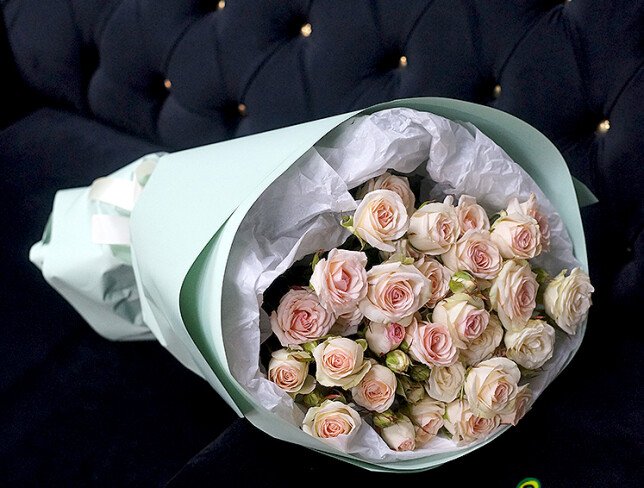 Bouquet of 7 spray roses “Sofia” 60 cm — photo 4