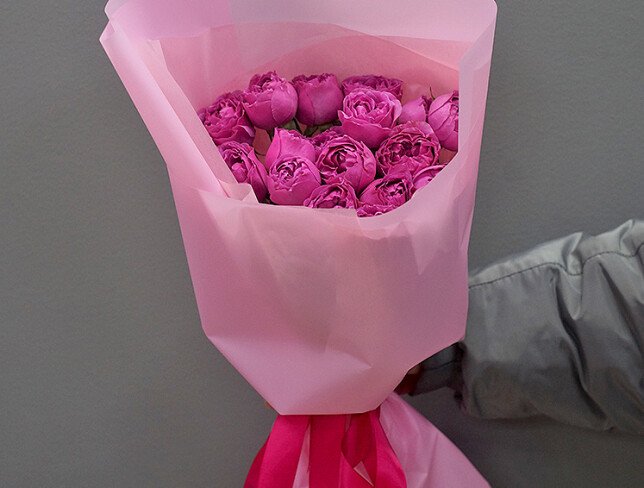 Buchet din 7 trandafiri roz de tip bujor spray „Misty Bubbles” foto