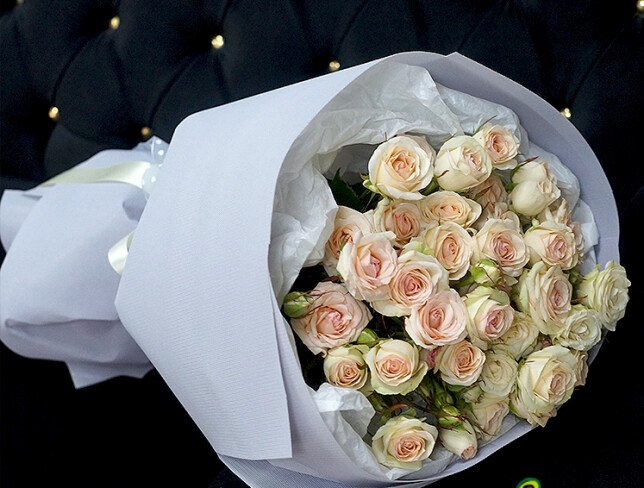 Bouquet of 9 spray roses “Sofia” 60 cm — photo 4