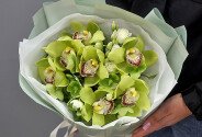 Букет из зелёных орхидей и белых эустом — фото 4