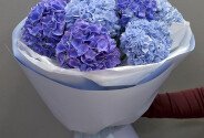Bouquet of purple and blue hydrangeas — photo 4
