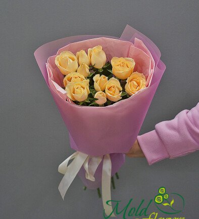 Buchet din 11 trandafiri crem, 50–60 cm foto 394x433