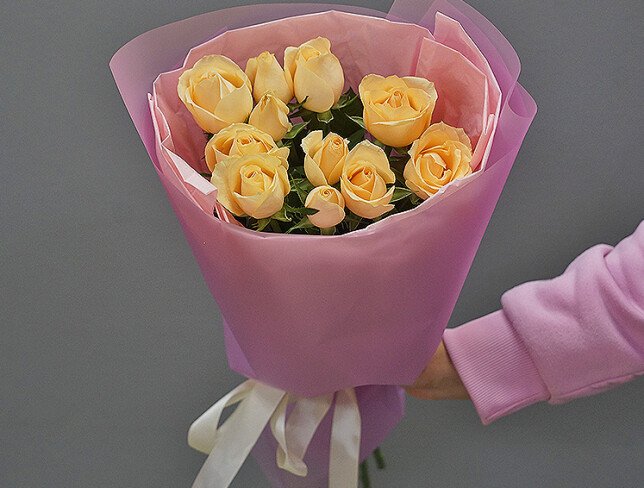 Buchet din 11 trandafiri crem, 50–60 cm foto