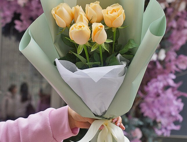 Buchet din 7 trandafiri crem, 50–60 cm foto