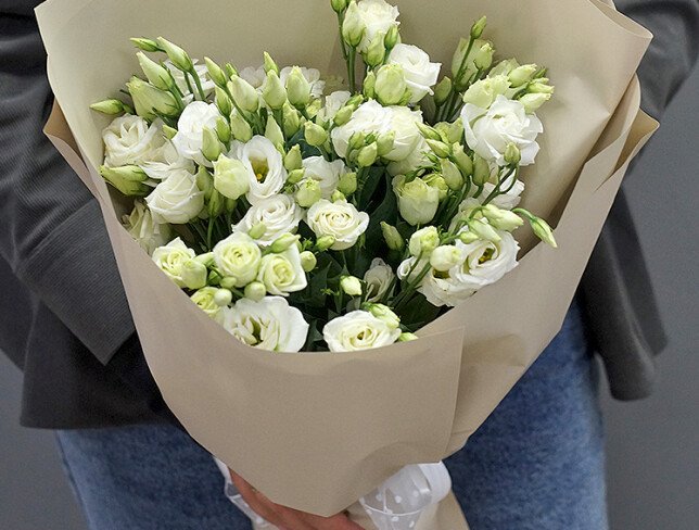 Buchet din eustoma alba „Pasiune” foto