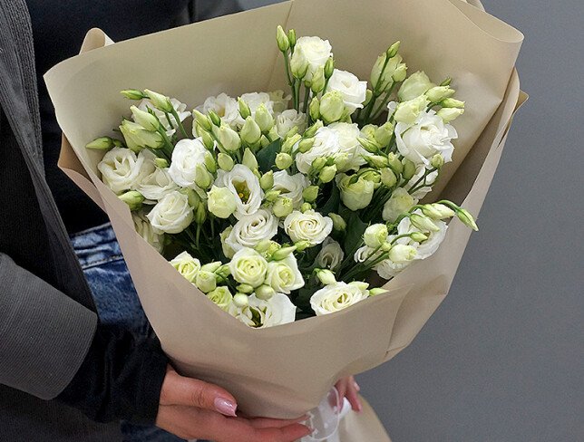 Buchet din eustoma alba „Pasiune” foto