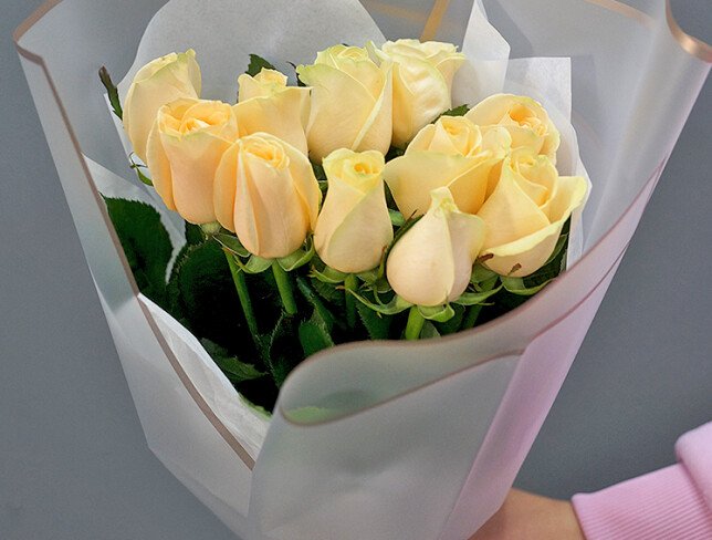 Bouquet of 11 cream roses 40 cm photo