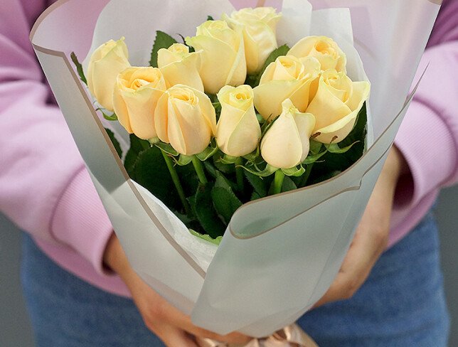 Bouquet of 11 cream roses 40 cm photo
