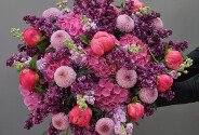 Buchet din hortensii roz, liliac si crizanteme — foto 3