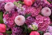 Buchet din hortensii roz, liliac si crizanteme — foto 4