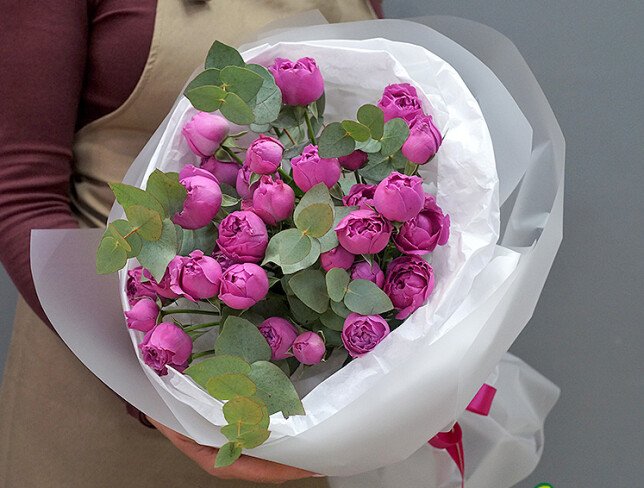 Bouquet of 7 Spray Roses “Misty Bubbles” photo