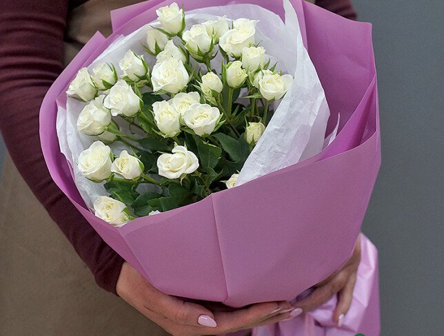 Bouquet of White Spray Roses “Lightness of Feelings” photo