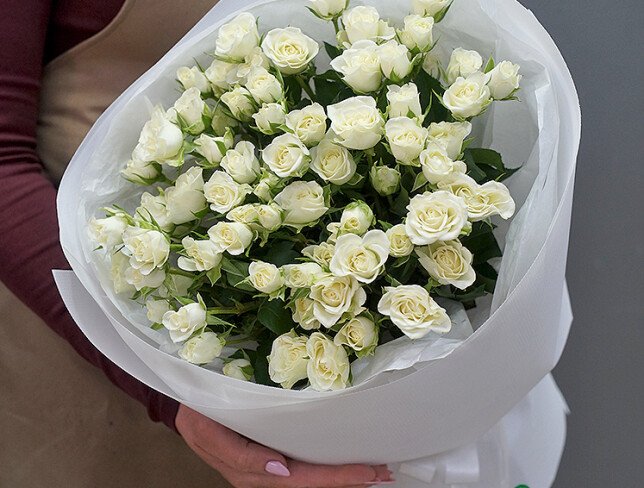 Букет из 15 кустовых роз «Белая свежесть» Фото