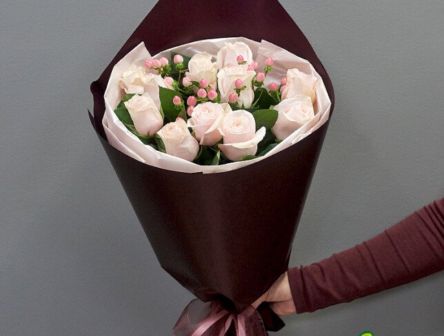 Bouquet of Pink Dutch Pomarosa Roses and Hypericum photo