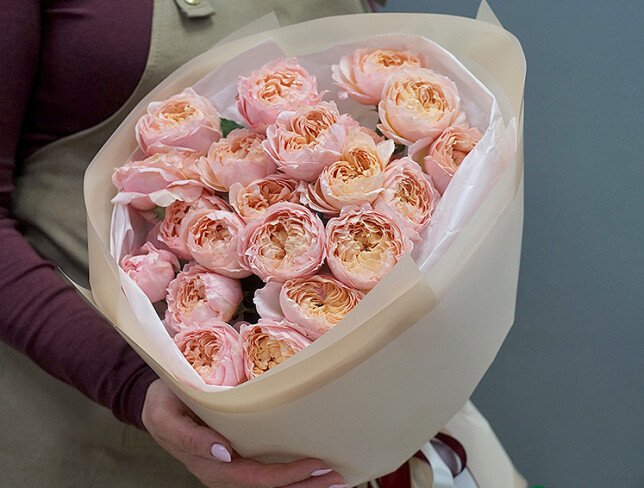 Bouquet of peony-style roses ''Juliet''