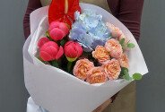 Bouquet of Blue Hydrangea, Garden Roses and Anthuriums — photo 1
