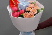 Bouquet of Blue Hydrangea, Garden Roses and Anthuriums — photo 3