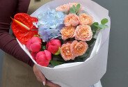 Bouquet of Blue Hydrangea, Garden Roses and Anthuriums — photo 4